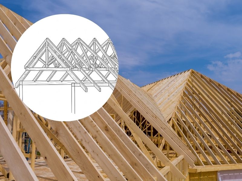 Charpente industrielle en bois avec fermettes triangulées